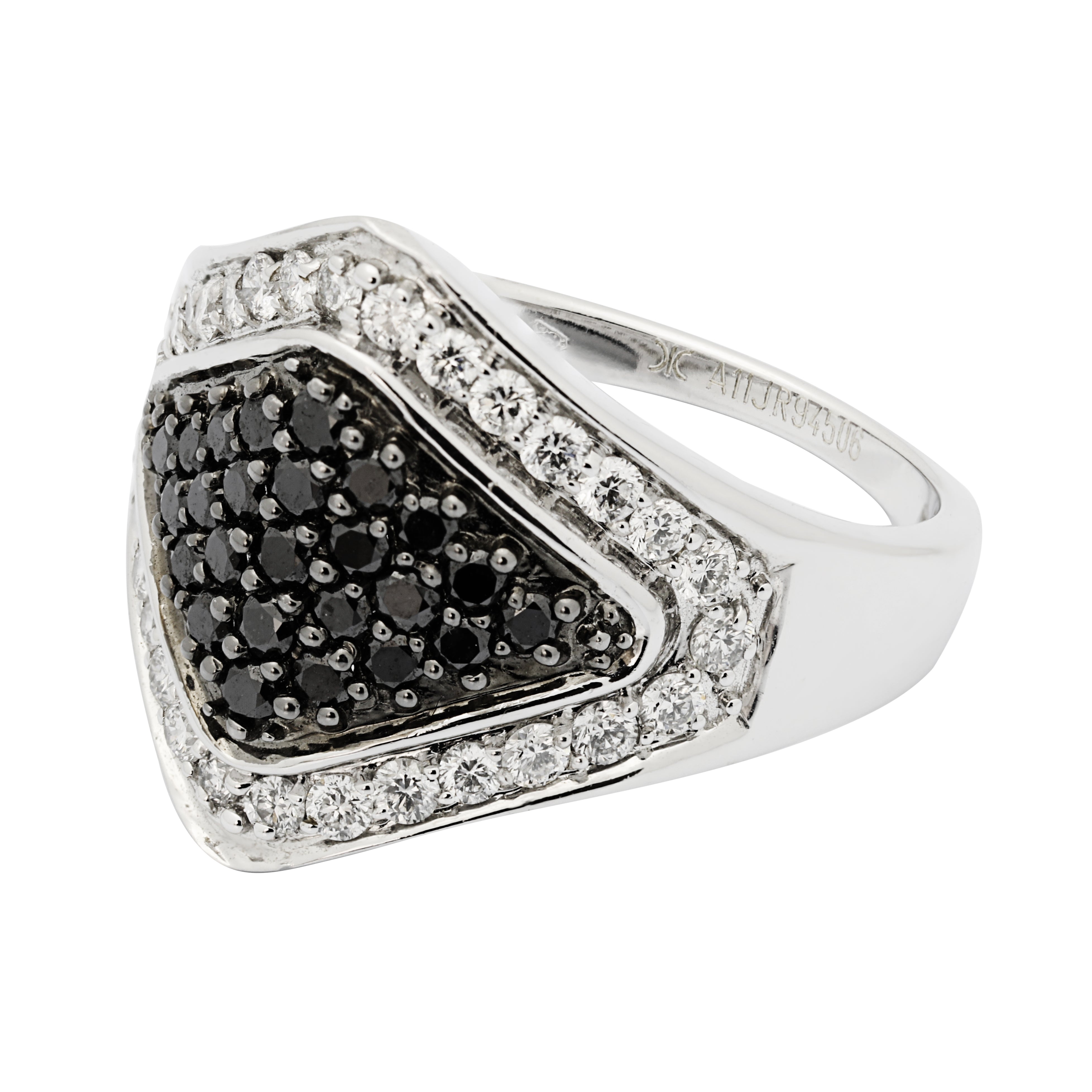 Ring Storm Diamond ring made of white gold with white and black diamonds