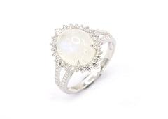 Ring Moonlight Diamond ring made of white gold with Rainbow Moonstone